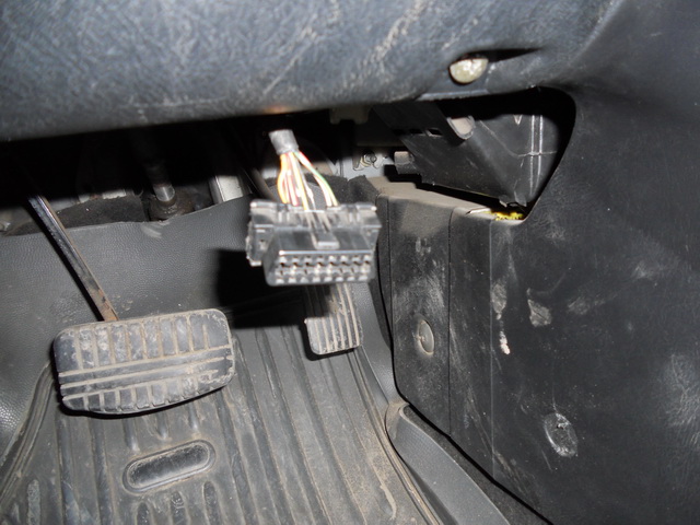 Митсубиси л200 диагностический разъем где находится - 95 фото