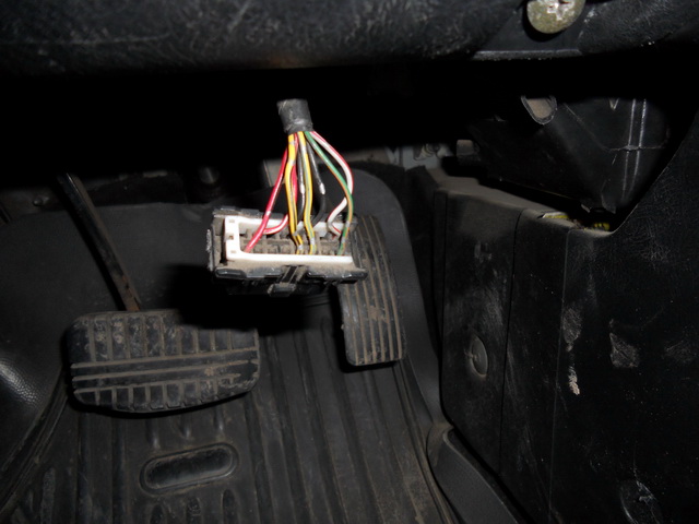 Где находится диагностический разъем на митсубиси каризма - 87 фото